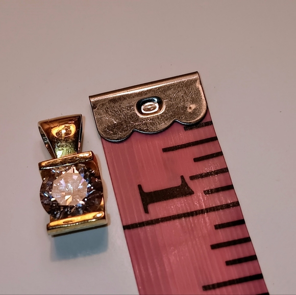 "Three carat" man-made diamond in gold tone setting BEAUTIFUL! - Picture 6 of 8